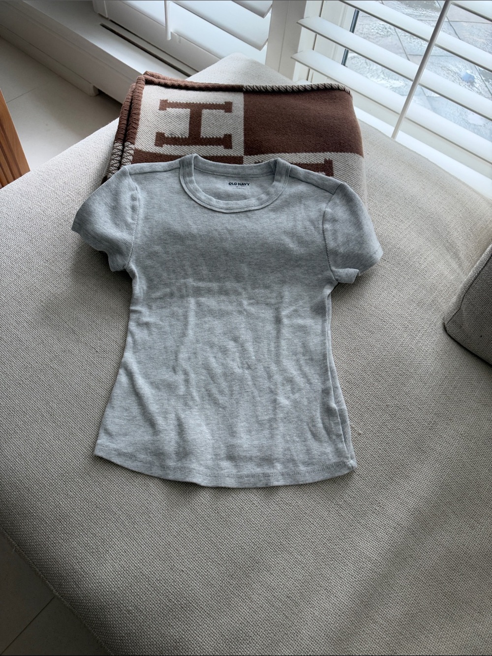 Old Navy Light Gray Short Sleeve Tee